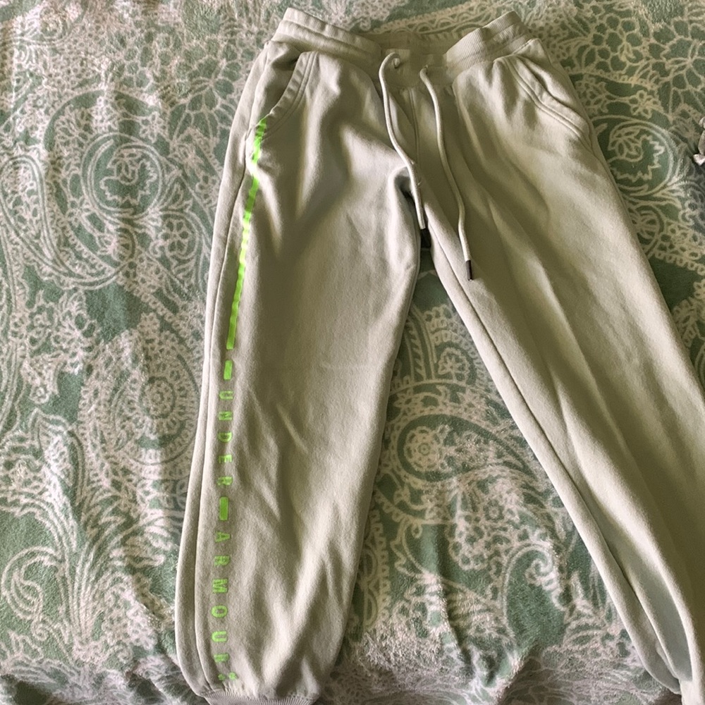 Under armor women’s extra small sweatpants